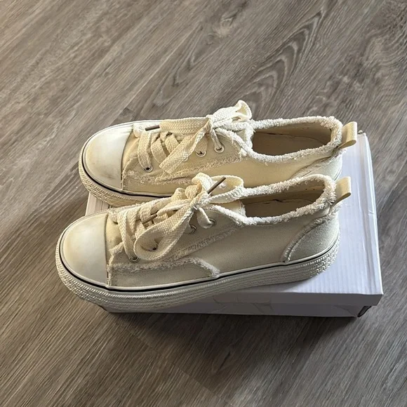 🎉Women's Cream Canvas Sneakers - Picture 3 of 6